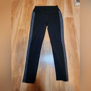 Vuori yoga pants size small